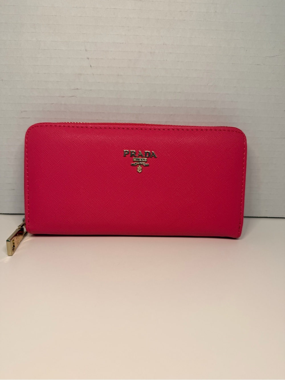Authentic PRADA Peonia Pink Saffiano Leather Zip
Wallet New - Picture 1 of 7